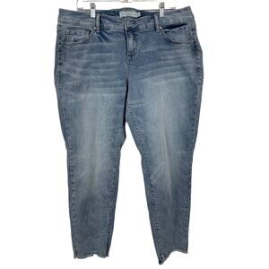 Torrid Light Washed Whiskering Frayed Hem Women's Skinny Jeans 18R